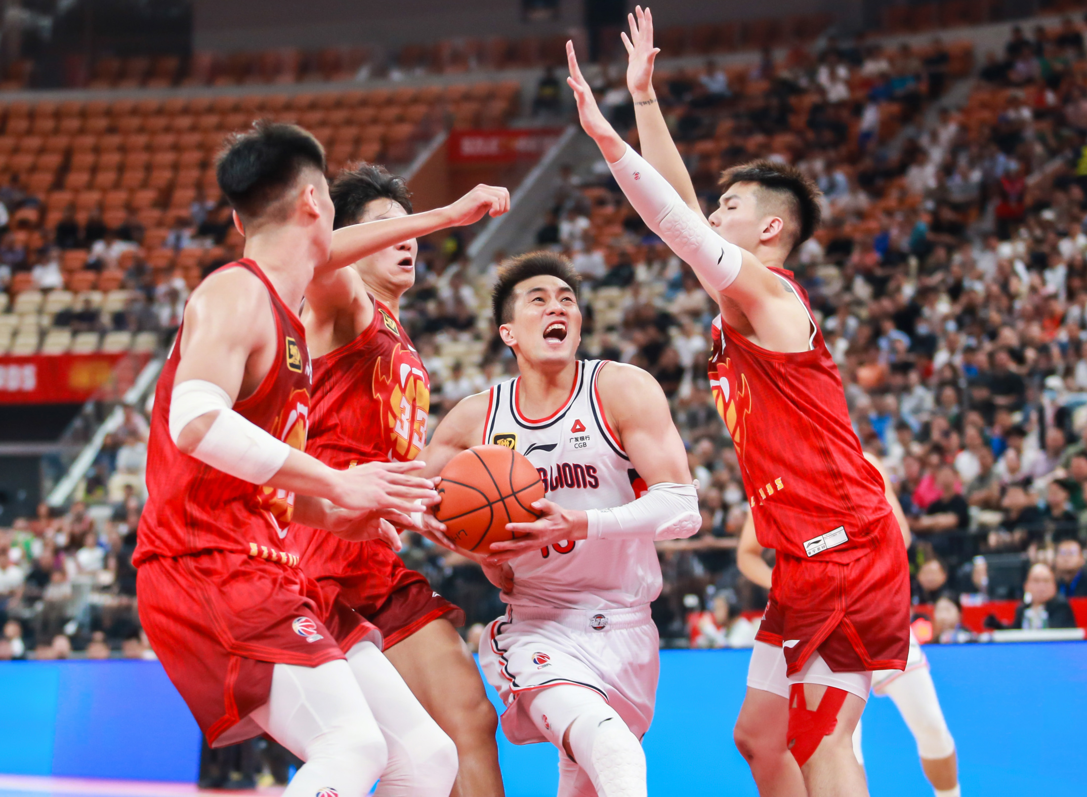 开云-中超今夜走向成谜，广州队遗憾出局，目标明确，身体对抗强度拉满